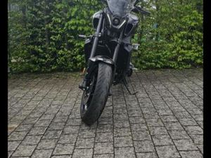 YAMAHA MT 09 RN 69 WENIG KM VIEL ZUBEHÖR AKRAPOVIC HEIZGRIFF UVM