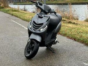 PIAGGIO ZIP 70CC — SCOOTERS | PIAGGIO — MARKTPLAATS