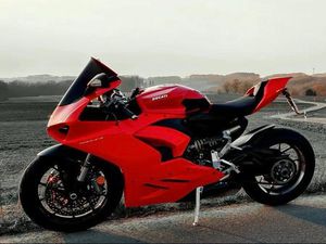 DUCATI PANIGALE V2 / 2021 / VOLL CARBON