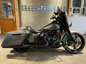HARLEY-DAVIDSON FLHX STREET GLIDE