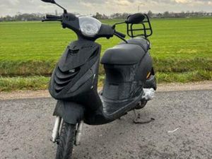 MOOIE ZWARTE ZIP 2020 INJECTIE — SCOOTERS | PIAGGIO — MARKTPLAATS