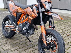 KTM 690 SMC R, SERVICE NEU, 2 DEKORKITS, A2 OPTIONAL
