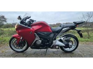 HONDA VFR1200F DCT - HÉÉL VEEL ACCESSOIRES — MOTOREN | HONDA — MARKTPLAATS