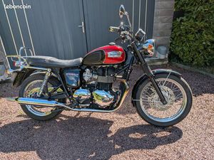 TRIUMPH BONNEVILLE T100
