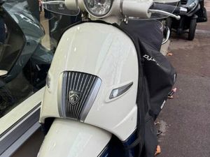 PEUGEOT DJANGO 125 CC - EQUIPÉ - BLANC/BLEU ABS