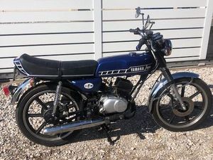 BELLE YAMAHA 50 RD REFAITE À NEUF