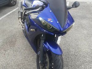 YAMAHA R6