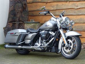 HARLEY-DAVIDSON FLHR ROAD KING 107ER M8