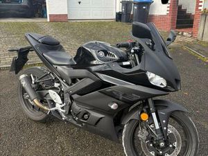 YAMAHA R3