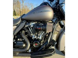 2017 HARLEY-DAVIDSON® FLHRXS - ROAD KING® SPECIAL