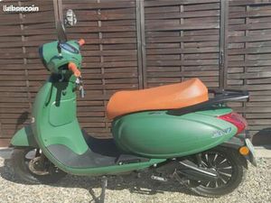 SCOOTER ÉLECTRIQUE PINK POP 2025 - 150 KM SEULEMENT