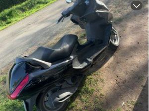 MISE EN VENTE DE CETTE EXCELLENTEN SCOOTER