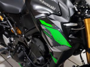 KAWASAKI Z900 SE SCARICO AKRAPOVIC DI FABBRICA