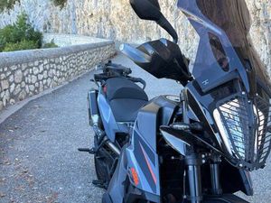 890 ADVENTUR