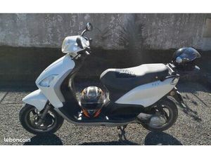SCOOTER PIAGGIO FLY 50 + 2 CASQUES