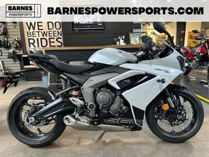 2025 TRIUMPH DAYTONA 660 SNOWDONIA WHITE/SAPPHIRE BLACK