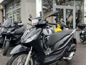PIAGGIO MEDLEY 125 IGET 2025 125 CM3 | SCOOTER | 1 735 KM | NOIR | 75012 PARIS 12