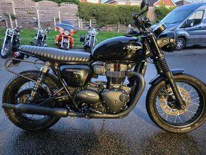 USED TRIUMPH BONNEVILLE T100 BLACK FOR SALE IN CHESTERFIELD