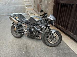 TRYUMPH STREET TRIPLE R