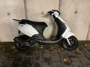 ② PIAGGIO ZIP 50 CC 4T