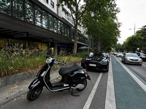 VESPA GTS 125 BLACK HINGUCKER ZUBEHÖR ANSEHEN