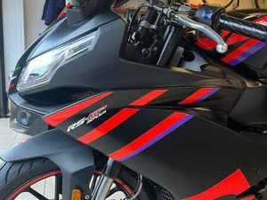 VENDO APRILIA RS 125 GP REPLICA (2021 - 24) USATA A VARALLO POMBIA (CODICE 9889459) - MOTO.IT