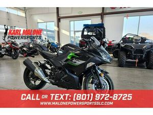 2023 KAWASAKI NINJA® 400 ABS MATRIX CAMO GRAY/METALLIC MATTE CARBON GRAY