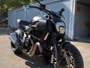 DUCATI DIAVEL 1200 CARBON SCHMIEDE RADSATZ TERMIGNONI TOP ZUSTAND