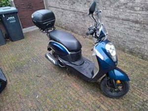 SYM MIO FS05W SNORFIETS 2020 (BLAUW KENTEKEN) — SCOOTERS | SYM — MARKTPLAATS