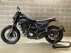 VENDO DUCATI SCRAMBLER 800 NIGHTSHIFT (2023 - 25) USATA A MILANO (CODICE 9889658) - MOTO.IT