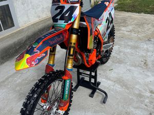 KTM SX-F 450 FACTORY EDITION →