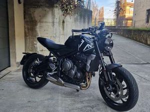 TRIUMPH TRIDENT 660 NERO