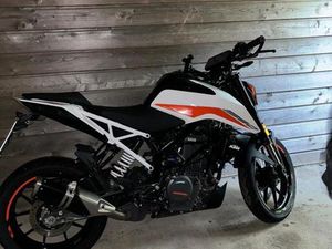 KTM DUKE 390