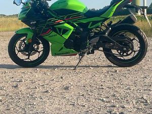 KAWASAKI NINJA 125 | 07/2023 | 8.600 KM | TÜV BIS 07/2027 |
