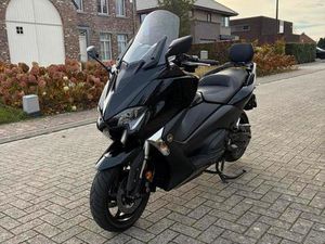 ② TMAX 530 DE 2017 AVEC FEUILLE ROSE PRÊT À ÊTRE IMMATRICULÉ