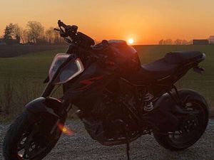 KTM 1290 SUPER DUKE R