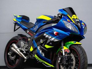 YAMAHA R6 RJ15 – UNIKAT IM VALENTINO ROSSI SHARK DESIGN