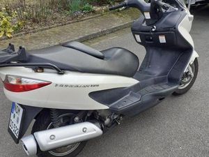 VERKAUFE EINE ROLLER SUZUKI BURGMANN 125 CM³!