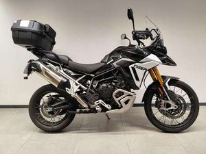 TRIUMPH TIGER 900