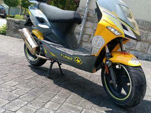 VERKAUFE EIN GUT MOPED MIT NUR 2.777 KM LAUFLEISTUNG.