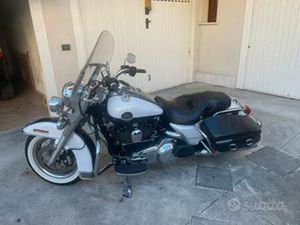 HARLEY DAVIDSON ROAD KING 1584