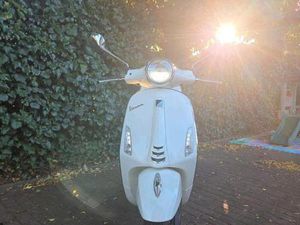 VESPA PRIMAVERA 125