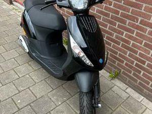 PIAGGIO ZIP 2016 — SCOOTERS | PIAGGIO — MARKTPLAATS