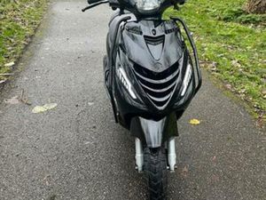 PIAGGIO ZIP 4 TAKT 2011 - ZEER NETJES MET VEEL OPTIES! — SCOOTERS | PIAGGIO — MARKTPLAATS