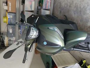 PIAGGIO BEVERLY 300 SPORT VERDE