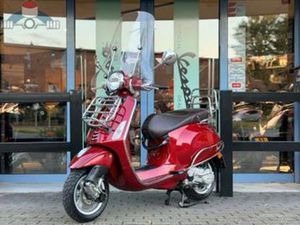 PRIMAVERA 50 4T TOURING ROSSO METALLIC 45KM BJ. 2017 4171 KM — SCOOTERS | VESPA — MARKTPLAATS