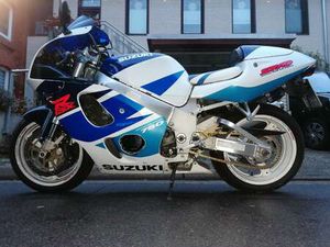SUZUKI GSX-R 750