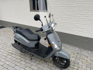 SYM FIDDLE 2- GRIJZE SCOOTER BOUWJAAR 10/2023. ALS NIEUW — SCOOTERS | SYM — MARKTPLAATS