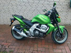 KAWASAKI Z750 | FRAUENMOTORRAD (TIEFERGELEGT)