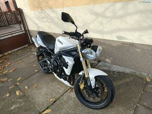 TRIUMPH STREET TRIPLE 675 R